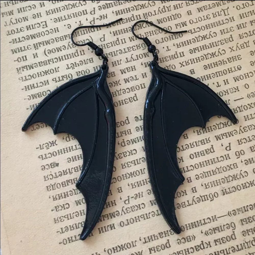 Bat Wings Earrings - Black